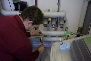Die Wasserqualität muss bei größeren Hauswasser- und Heizungsanlagen regelmäßig vom Fachmann untersucht werden.